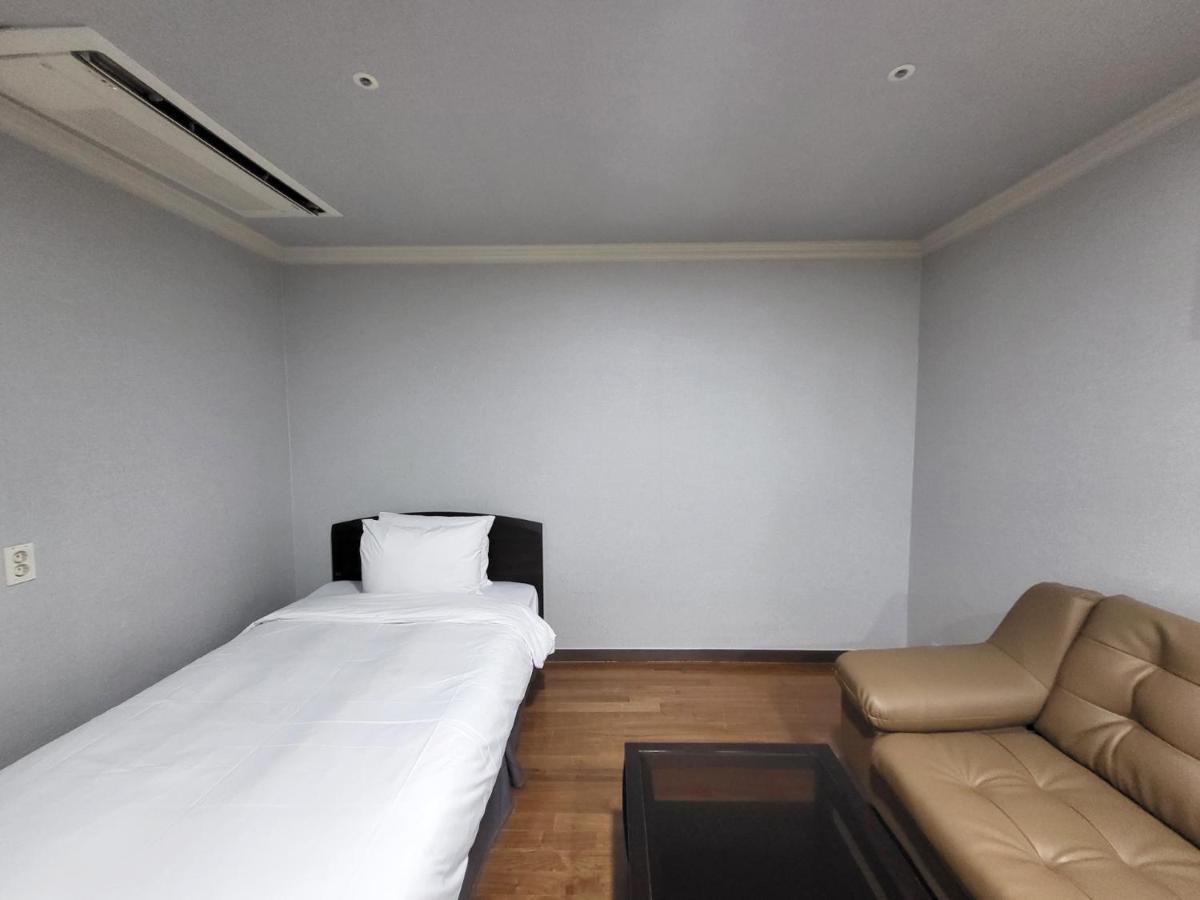 รามาดา โฮเทล แอนด์ สวีท นัมแดมุน Hotel โซล ภายนอก รูปภาพ