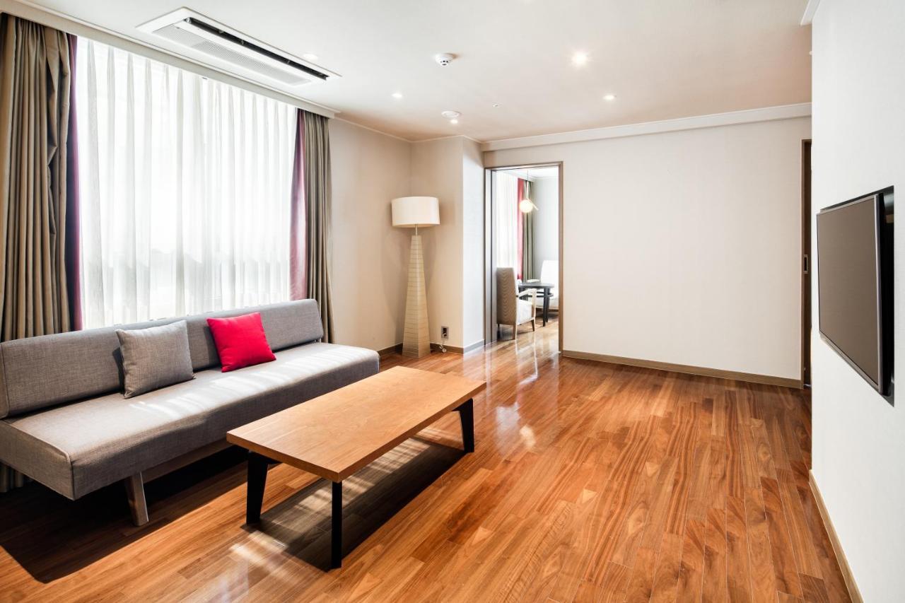 รามาดา โฮเทล แอนด์ สวีท นัมแดมุน Hotel โซล ภายนอก รูปภาพ