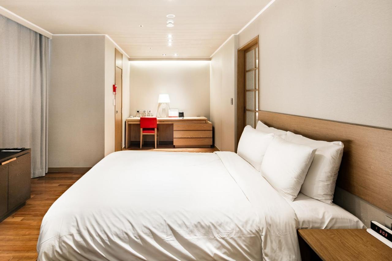 รามาดา โฮเทล แอนด์ สวีท นัมแดมุน Hotel โซล ภายนอก รูปภาพ