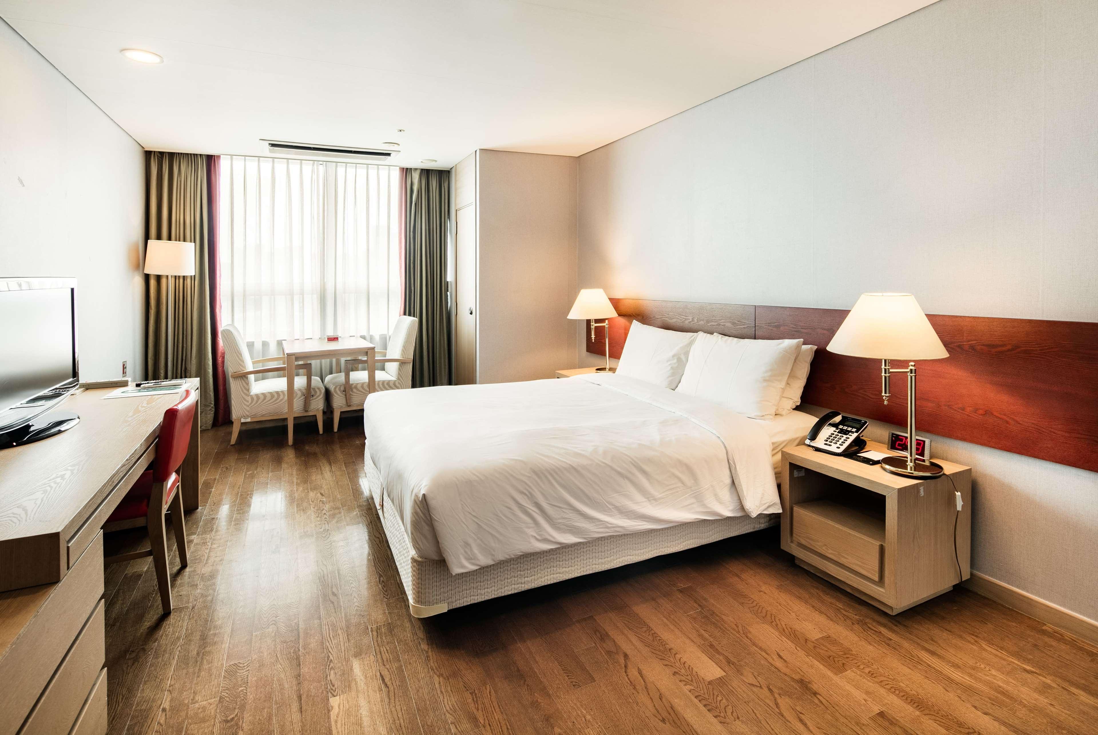 รามาดา โฮเทล แอนด์ สวีท นัมแดมุน Hotel โซล ภายนอก รูปภาพ