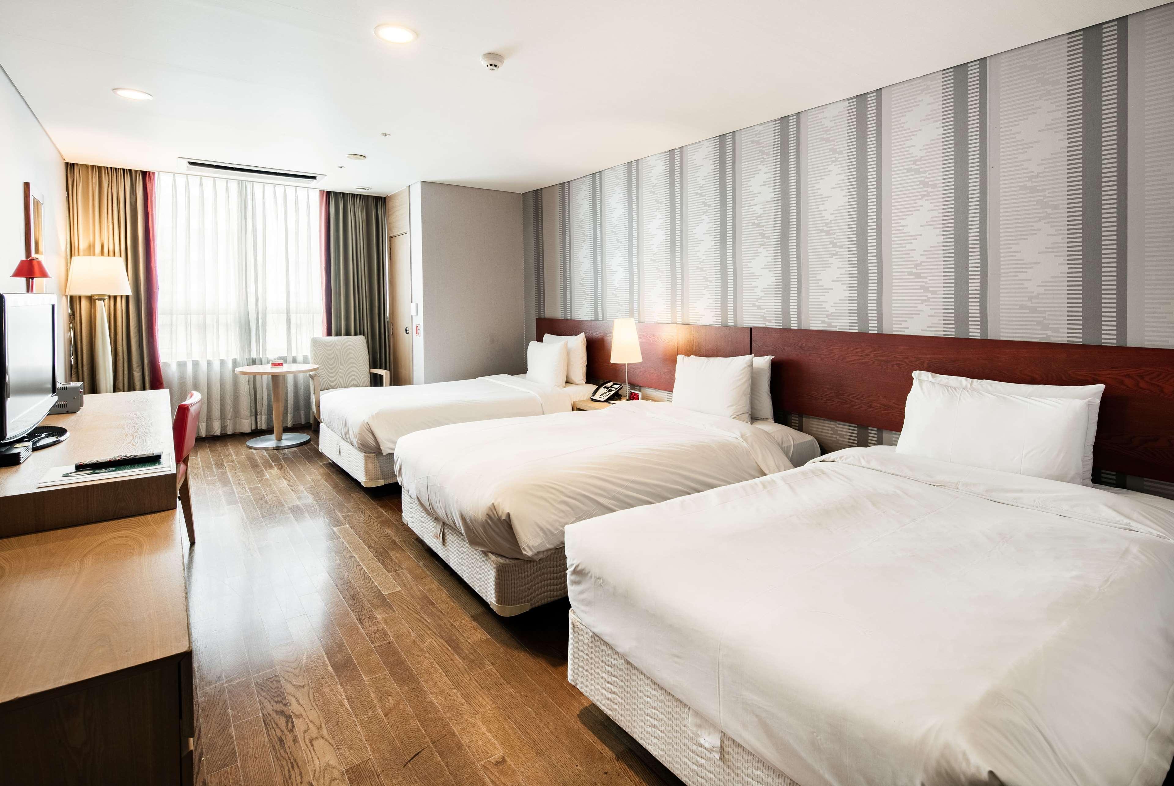 รามาดา โฮเทล แอนด์ สวีท นัมแดมุน Hotel โซล ภายนอก รูปภาพ