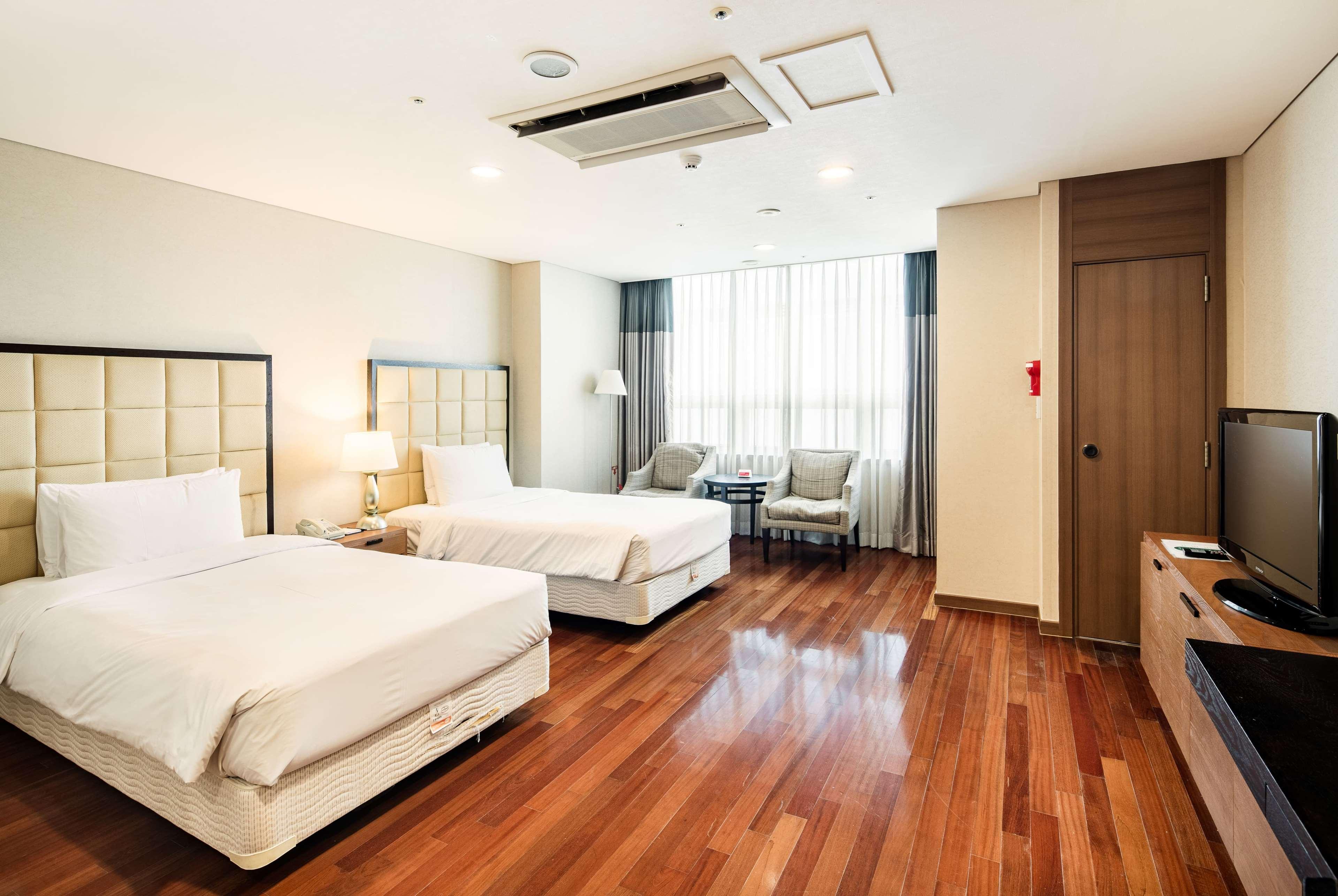 รามาดา โฮเทล แอนด์ สวีท นัมแดมุน Hotel โซล ภายนอก รูปภาพ