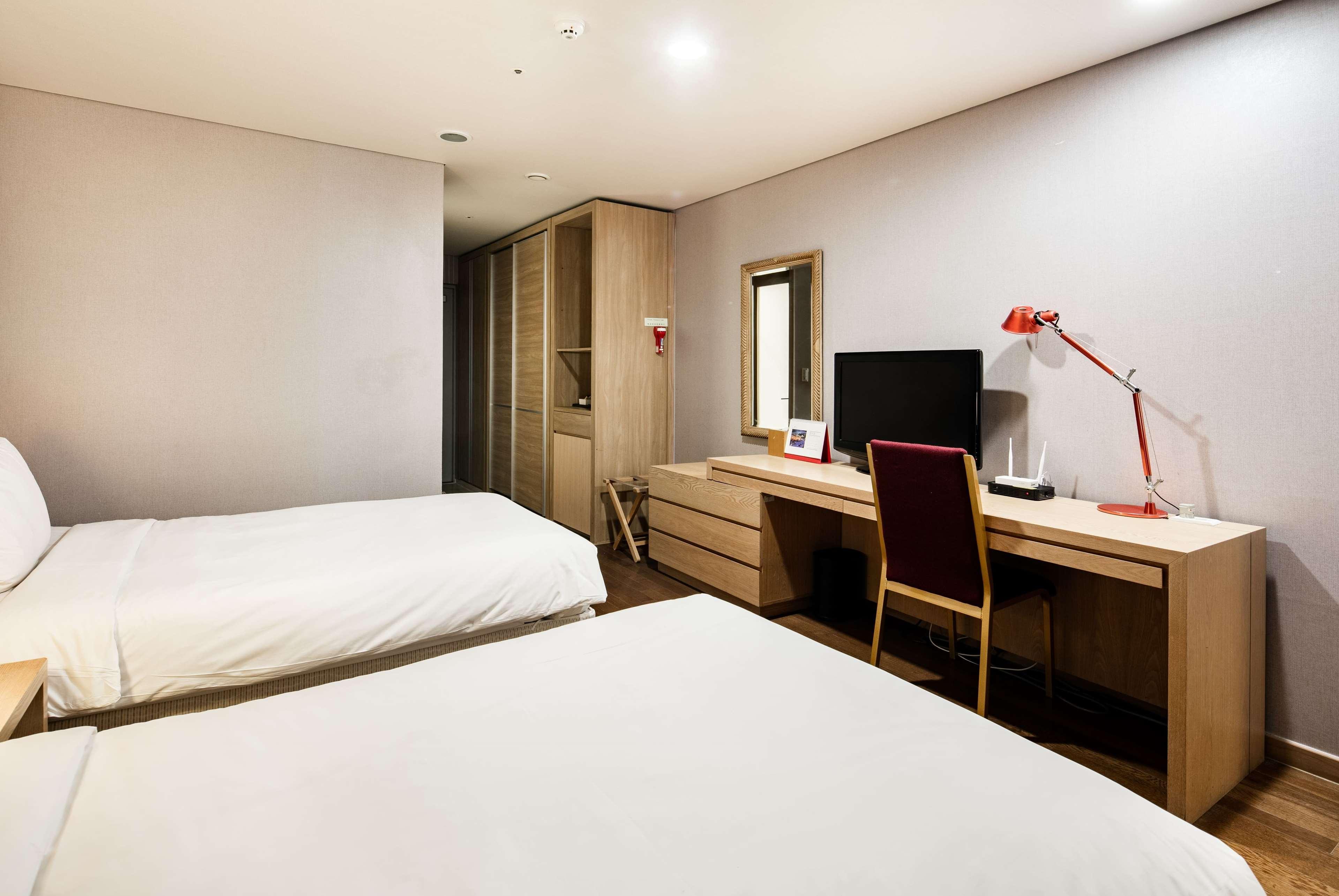 รามาดา โฮเทล แอนด์ สวีท นัมแดมุน Hotel โซล ภายนอก รูปภาพ