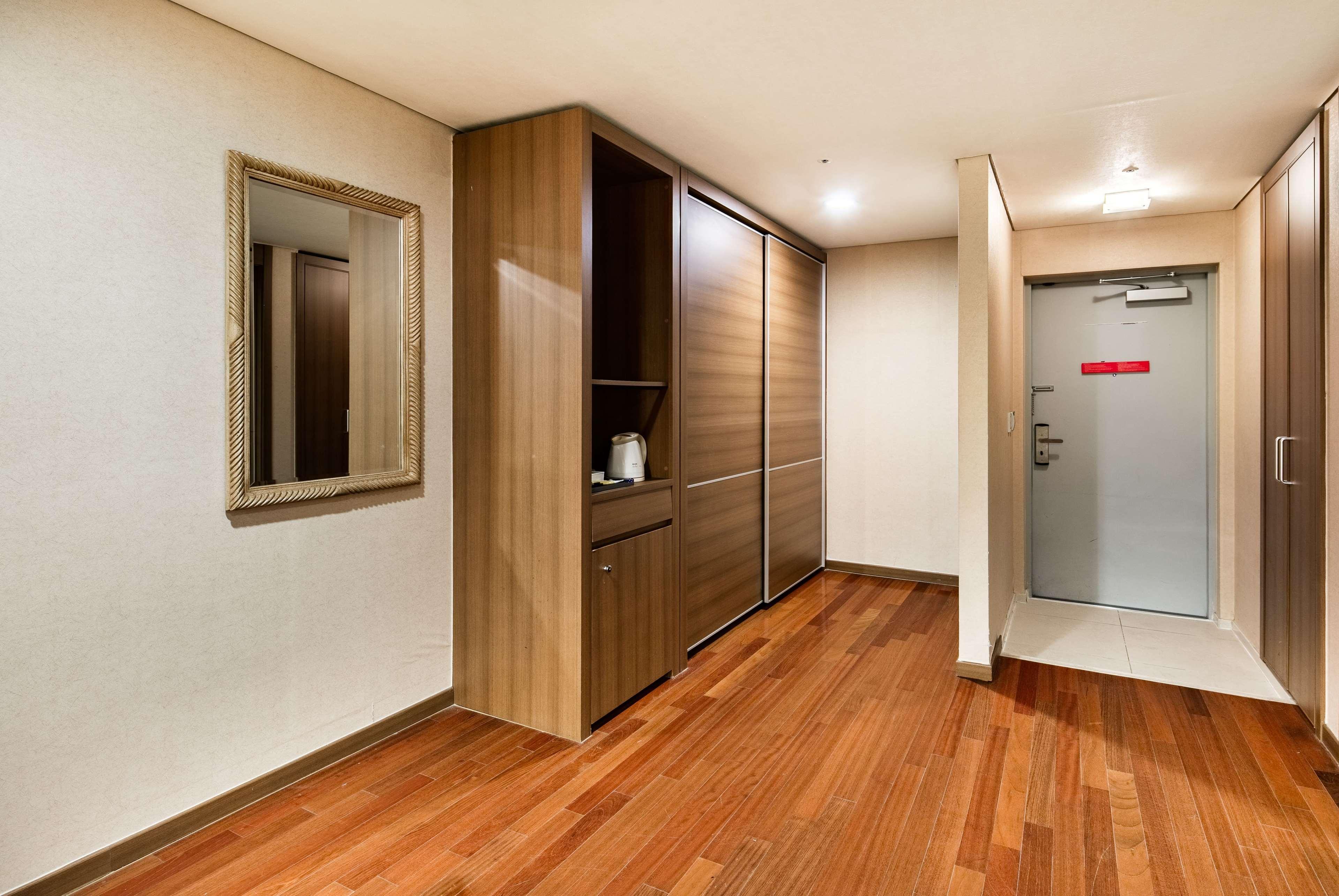 รามาดา โฮเทล แอนด์ สวีท นัมแดมุน Hotel โซล ภายนอก รูปภาพ