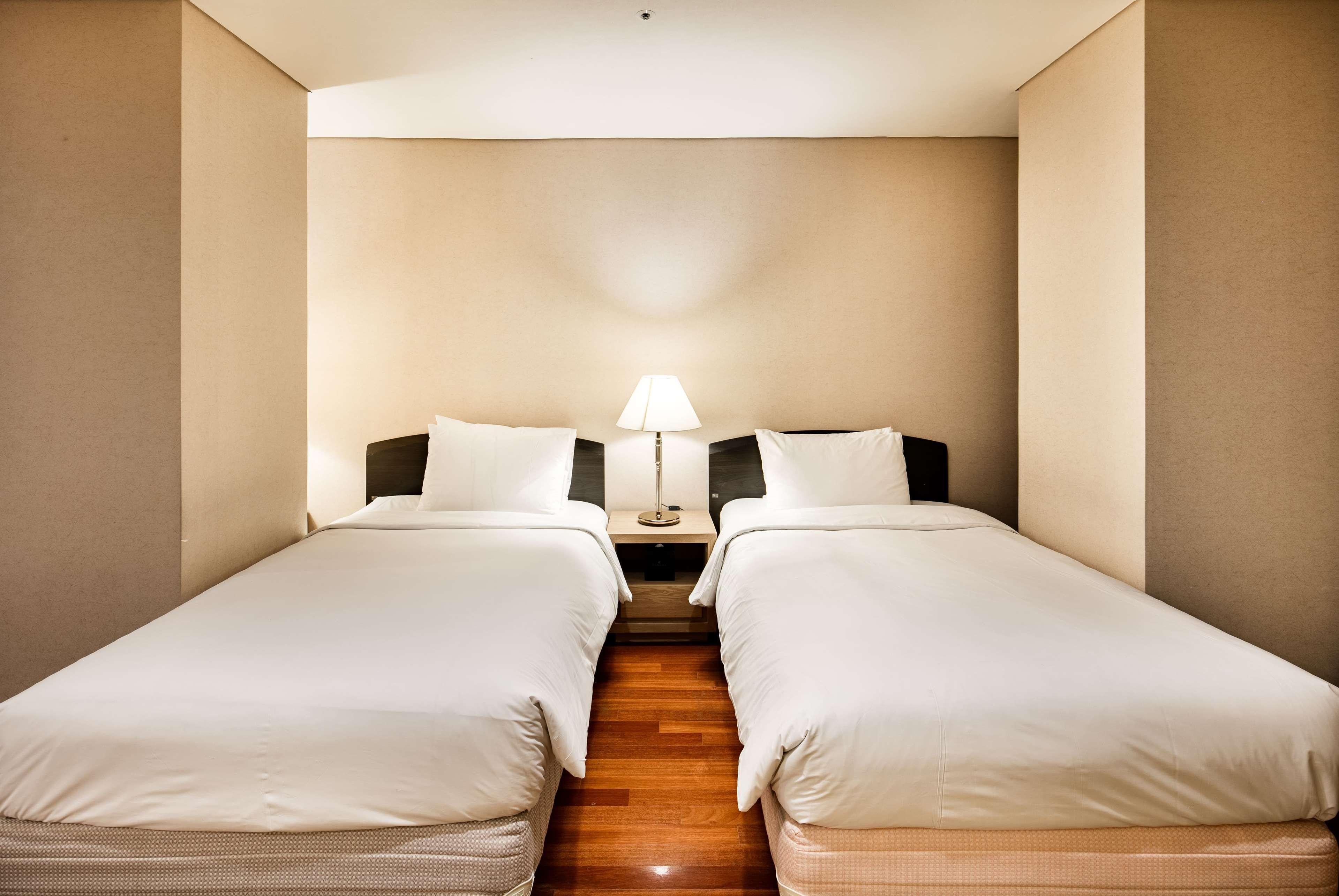 รามาดา โฮเทล แอนด์ สวีท นัมแดมุน Hotel โซล ภายนอก รูปภาพ