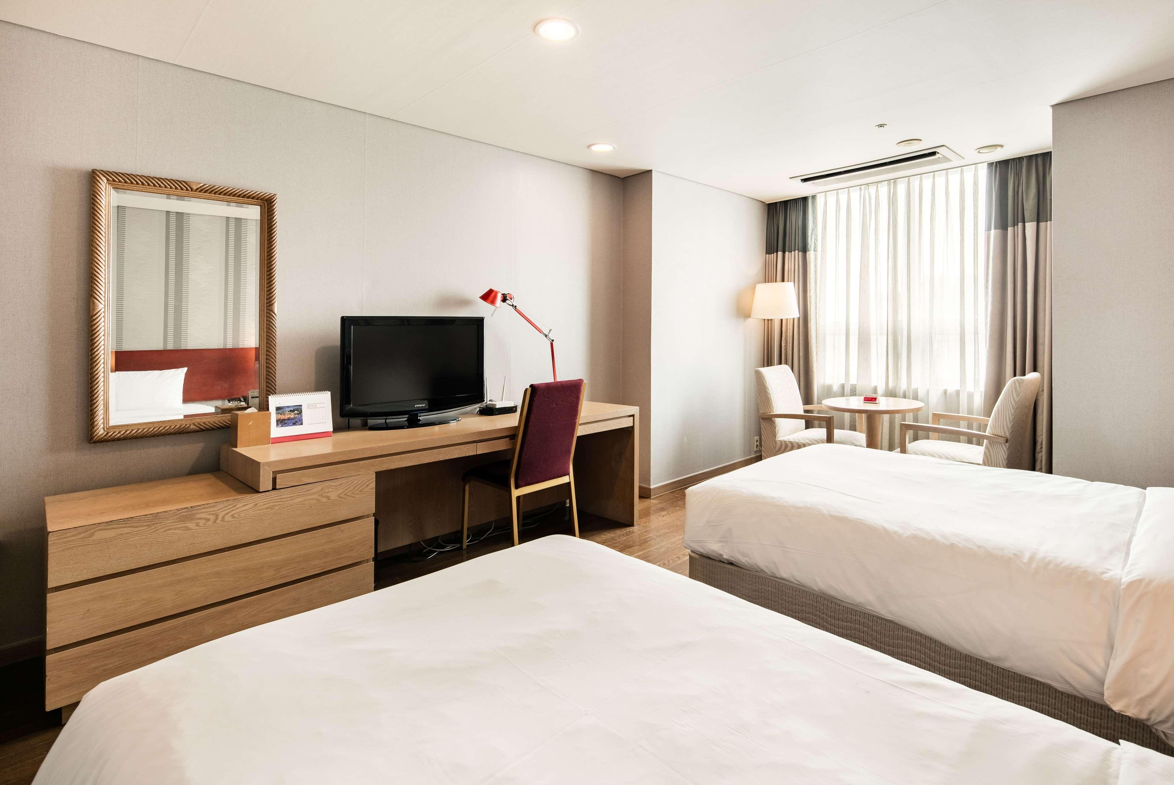 รามาดา โฮเทล แอนด์ สวีท นัมแดมุน Hotel โซล ภายนอก รูปภาพ