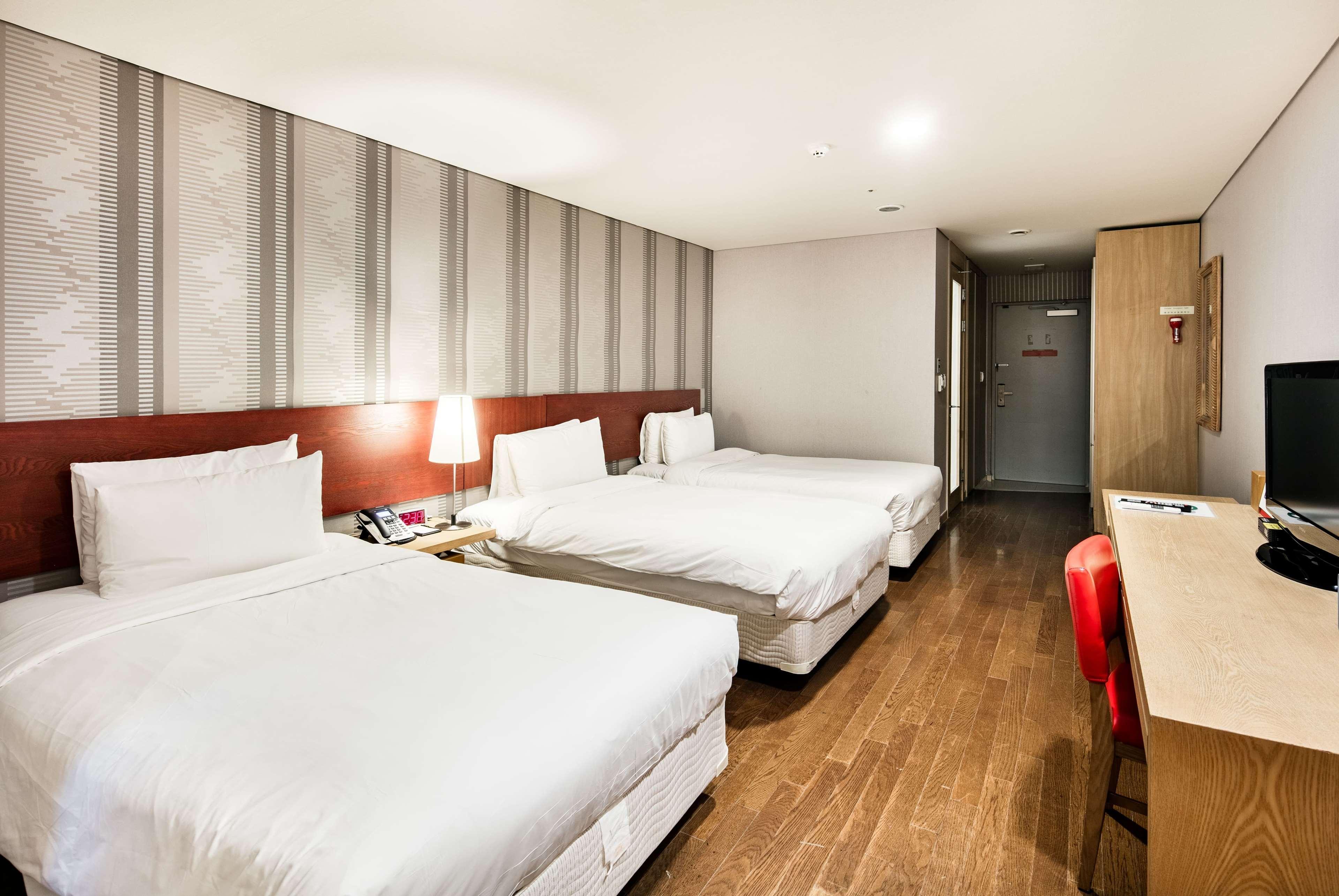 รามาดา โฮเทล แอนด์ สวีท นัมแดมุน Hotel โซล ภายนอก รูปภาพ