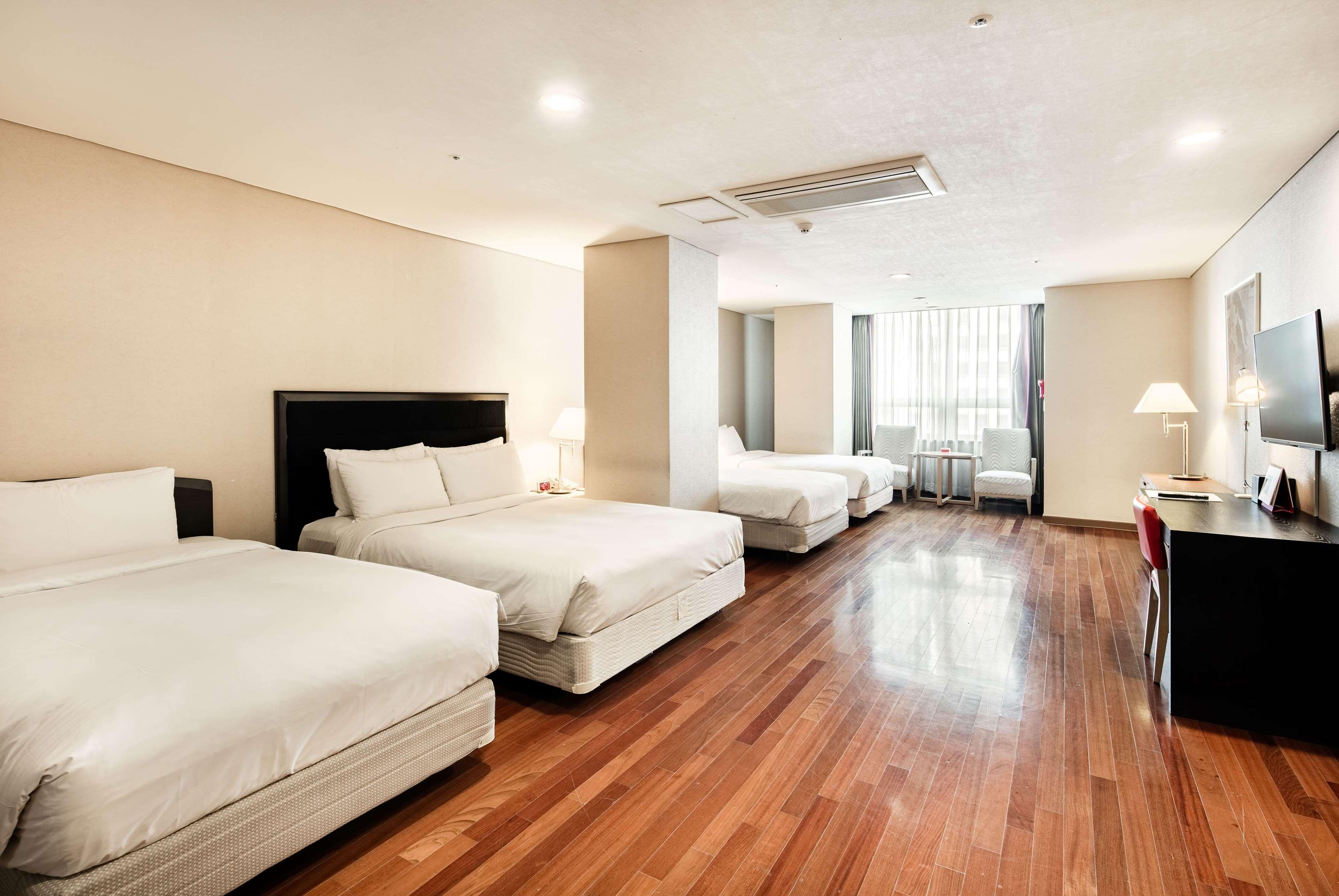 รามาดา โฮเทล แอนด์ สวีท นัมแดมุน Hotel โซล ภายนอก รูปภาพ