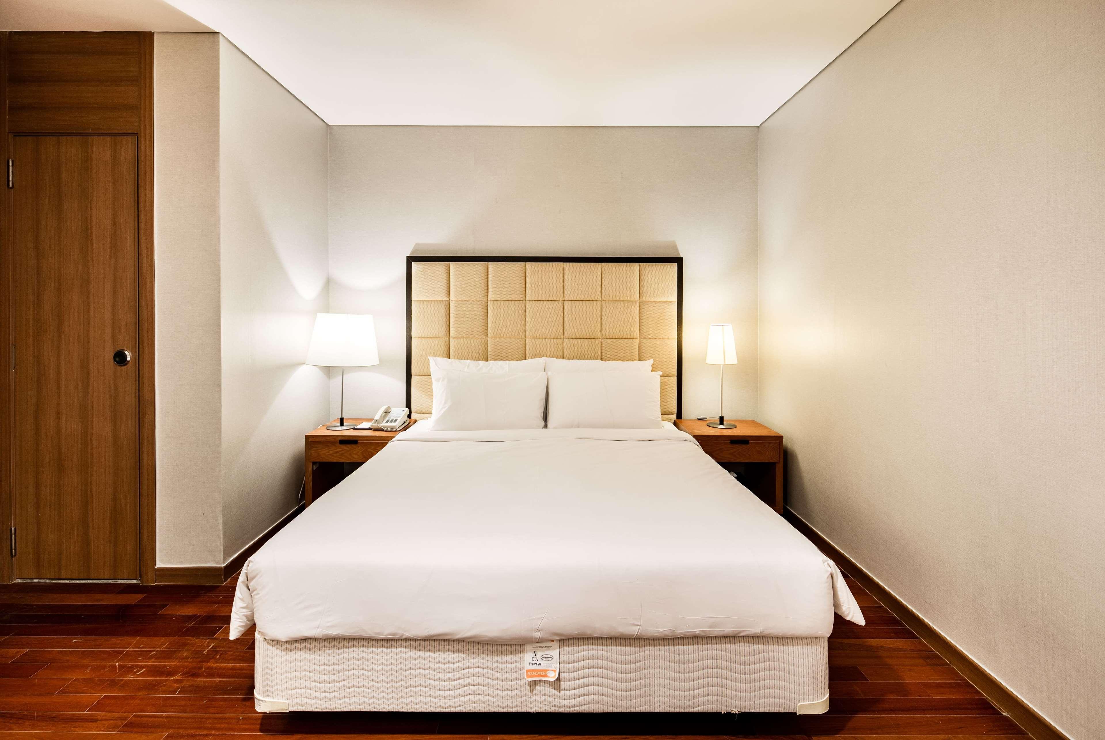 รามาดา โฮเทล แอนด์ สวีท นัมแดมุน Hotel โซล ภายนอก รูปภาพ