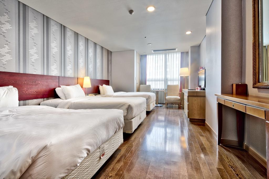 รามาดา โฮเทล แอนด์ สวีท นัมแดมุน Hotel โซล ภายนอก รูปภาพ