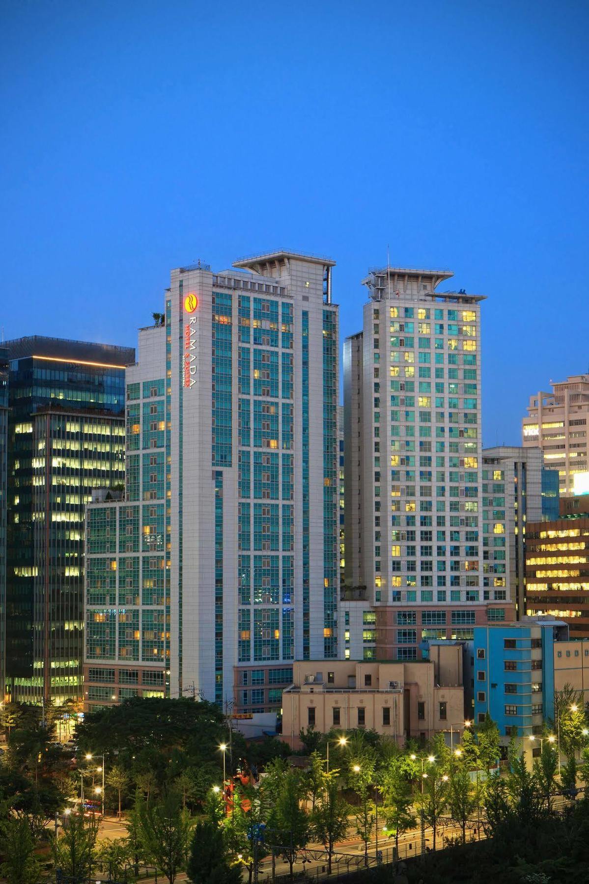 รามาดา โฮเทล แอนด์ สวีท นัมแดมุน Hotel โซล ภายนอก รูปภาพ